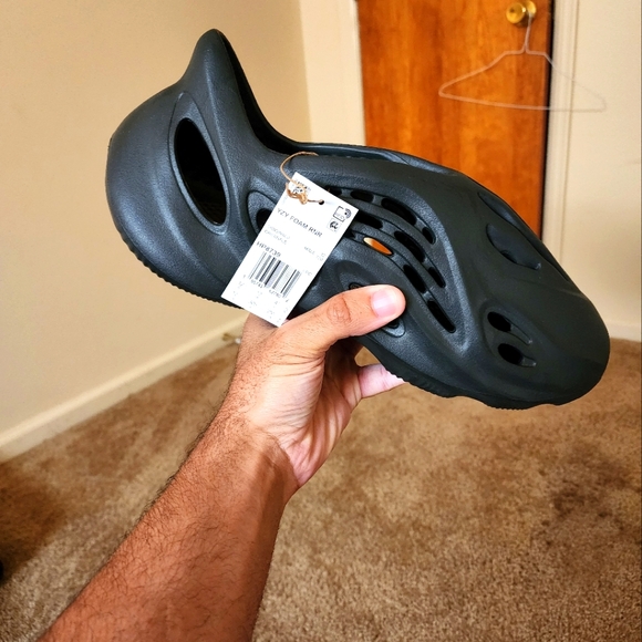 Yeezy foam runner Onyx - Picture 1 of 3